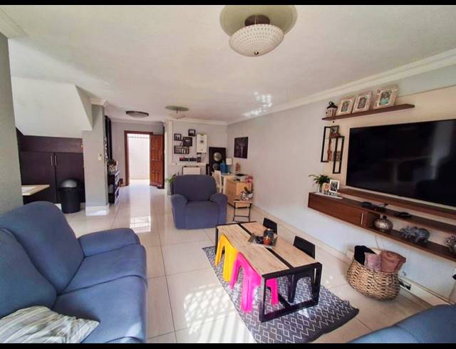 2 BEDROOM TOWNHOUSE FOR SALE IN BASSONIA
